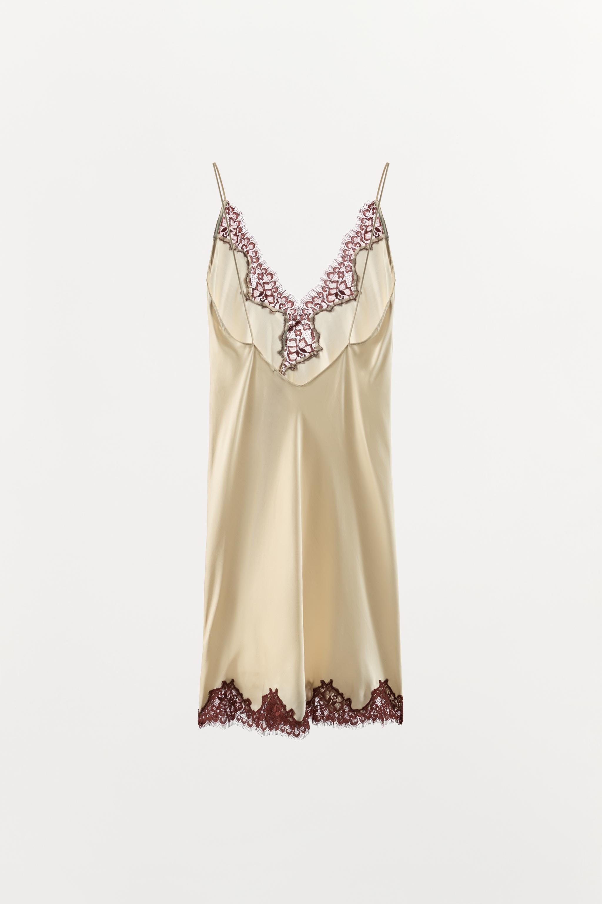 ROBE STYLE LINGERIE SATINÉE AVEC DENTELLE